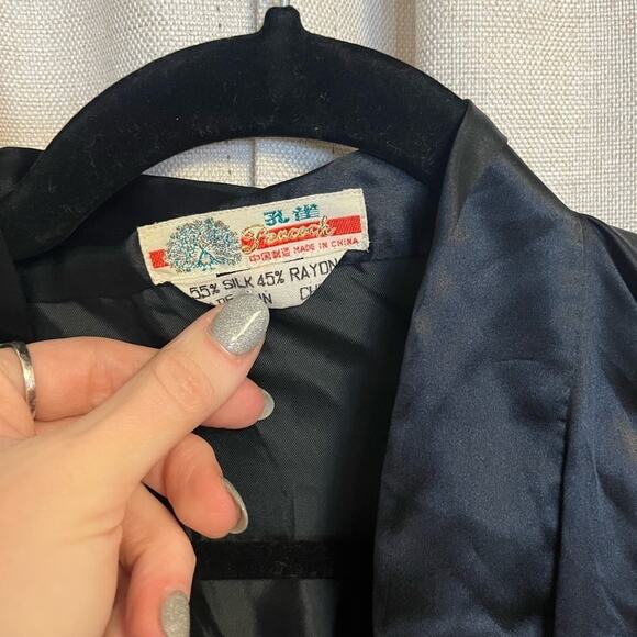 🌹 Vintage Chinese Asian Black Floral Embroidered Kimono Rayon and Silk Blend - Picture 5 of 9